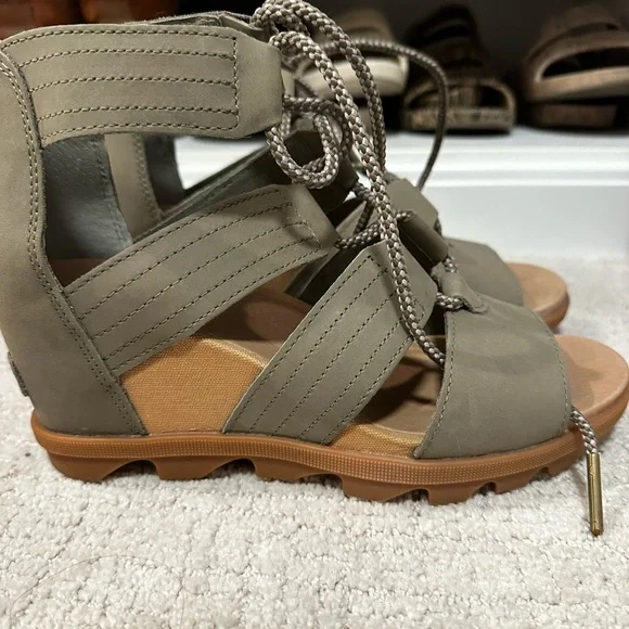 Sorel Wedges 8.5 - Picture 1 of 5